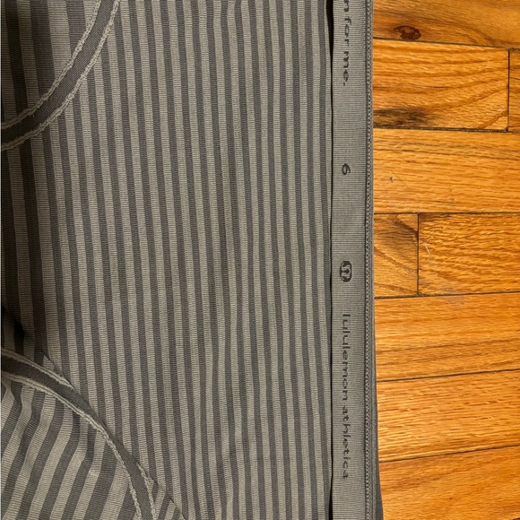 Lululemon long sleeve swiftly, light and dark gray striped shirt, size 6. - Picture 3 of 3